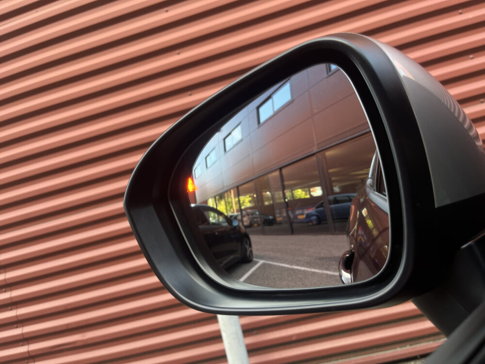 Nissan Juke 1.0 DIG-T N-Design // ADAPT. CRUISE // BOSE AUDIO // LEDER-ALCANTARA // 360 CAMERA // DODEHOEK // NAVI+CARPLAY // KEYLESS // 17