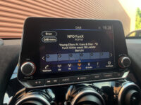 Nissan Juke 1.0 DIG-T N-Design // ADAPT. CRUISE // BOSE AUDIO // LEDER-ALCANTARA // 360 CAMERA // DODEHOEK // NAVI+CARPLAY // KEYLESS // 62