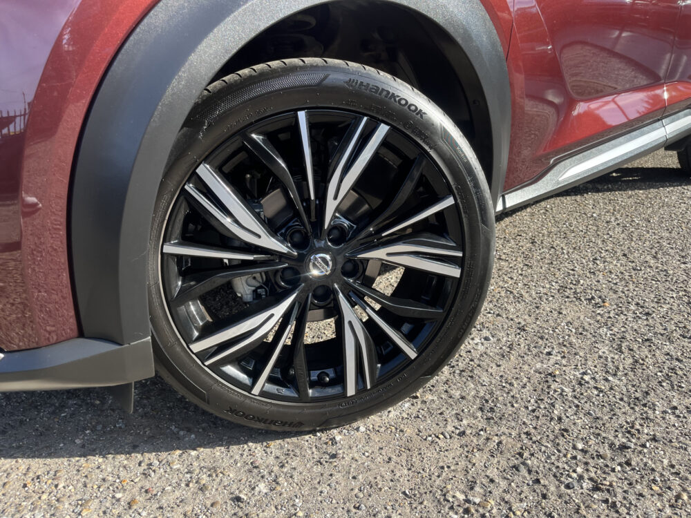 Nissan Juke 1.0 DIG-T N-Design // ADAPT. CRUISE // BOSE AUDIO // LEDER-ALCANTARA // 360 CAMERA // DODEHOEK // NAVI+CARPLAY // KEYLESS // 9