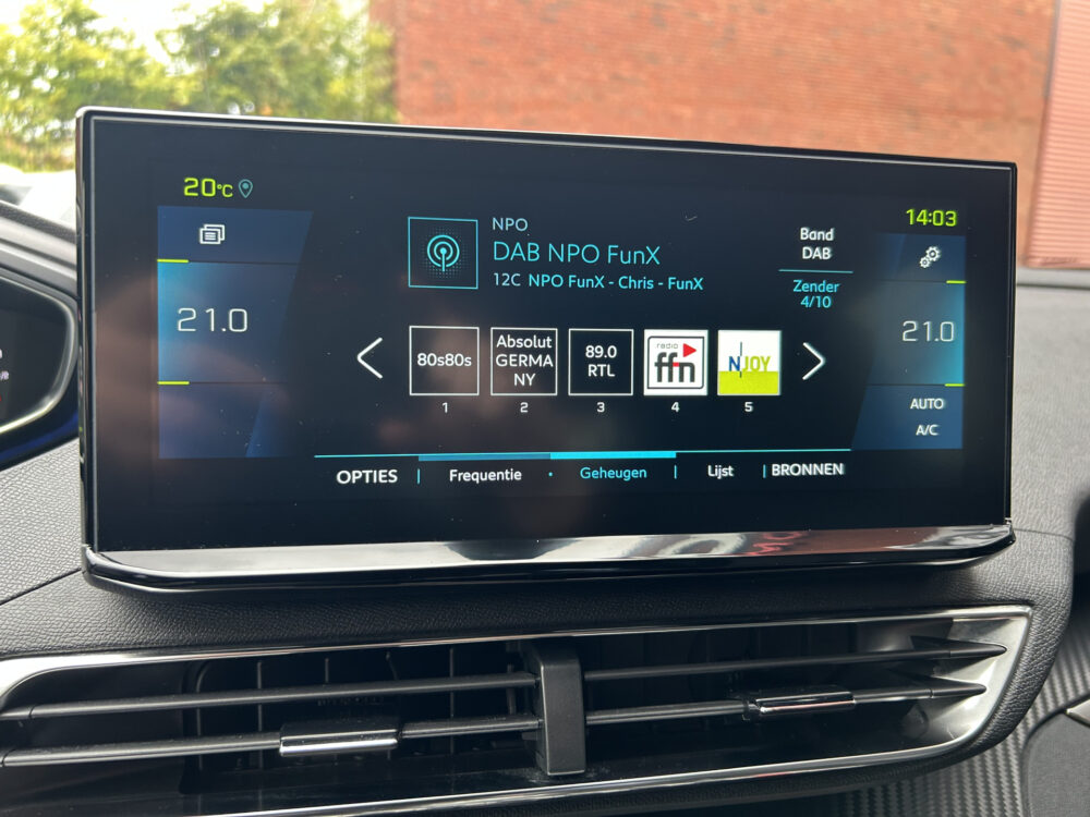 Peugeot 3008 1.6 HYbrid 225 Allure 1e Eigenaar / 33.000 KM!! // NAVI // CLIMA // CRUISE // STOELVERWARMING // TREKHAAK // 18