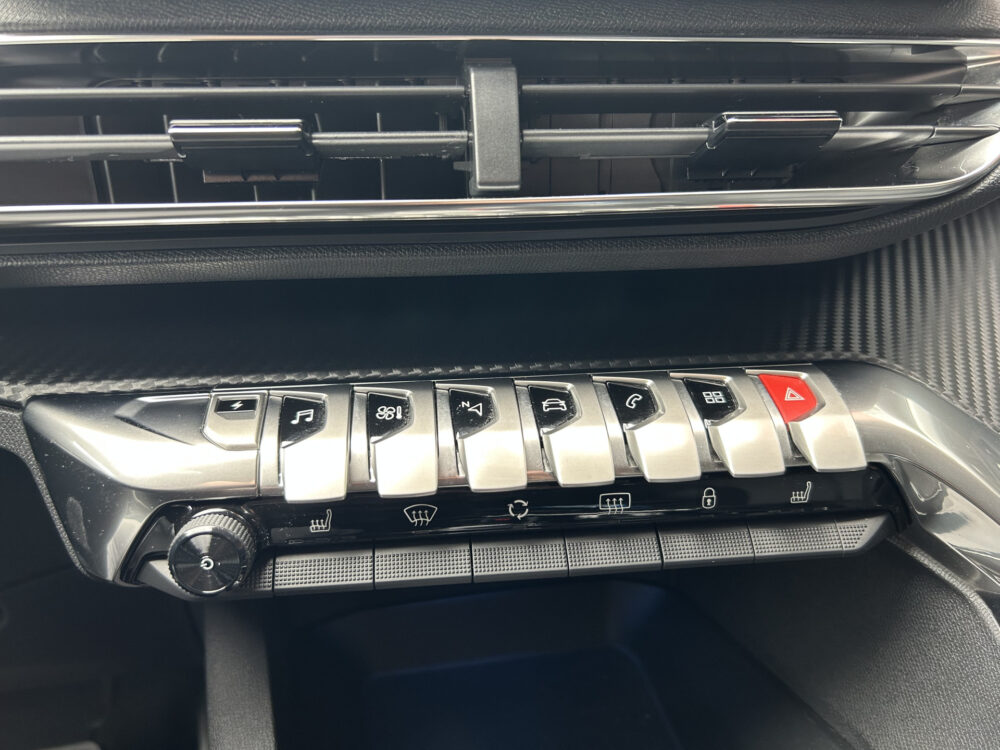 Peugeot 3008 1.6 HYbrid 225 Allure 1e Eigenaar / 33.000 KM!! // NAVI // CLIMA // CRUISE // STOELVERWARMING // TREKHAAK // 19