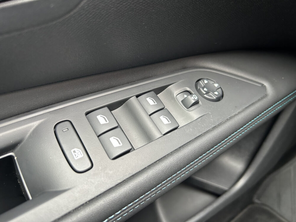 Peugeot 3008 1.6 HYbrid 225 Allure 1e Eigenaar / 33.000 KM!! // NAVI // CLIMA // CRUISE // STOELVERWARMING // TREKHAAK // 21