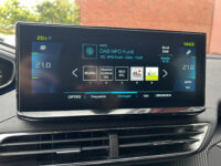 Peugeot 3008 1.6 HYbrid 225 Allure 1e Eigenaar / 33.000 KM!! // NAVI // CLIMA // CRUISE // STOELVERWARMING // TREKHAAK // 51