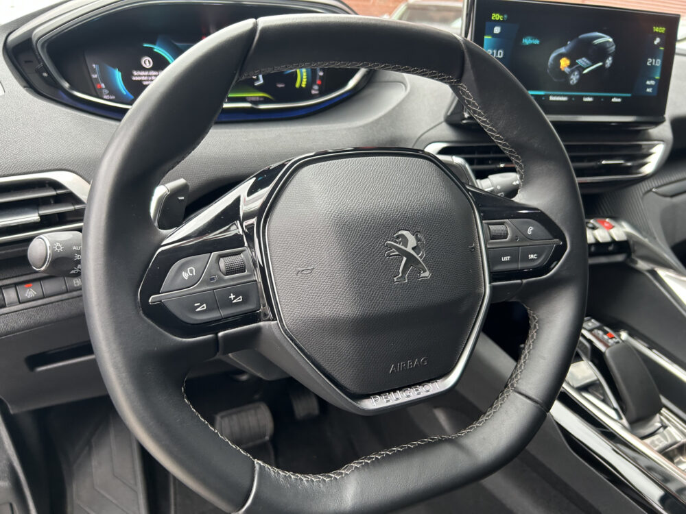 Peugeot 3008 1.6 HYbrid 225 Allure 1e Eigenaar / 33.000 KM!! // NAVI // CLIMA // CRUISE // STOELVERWARMING // TREKHAAK // 6