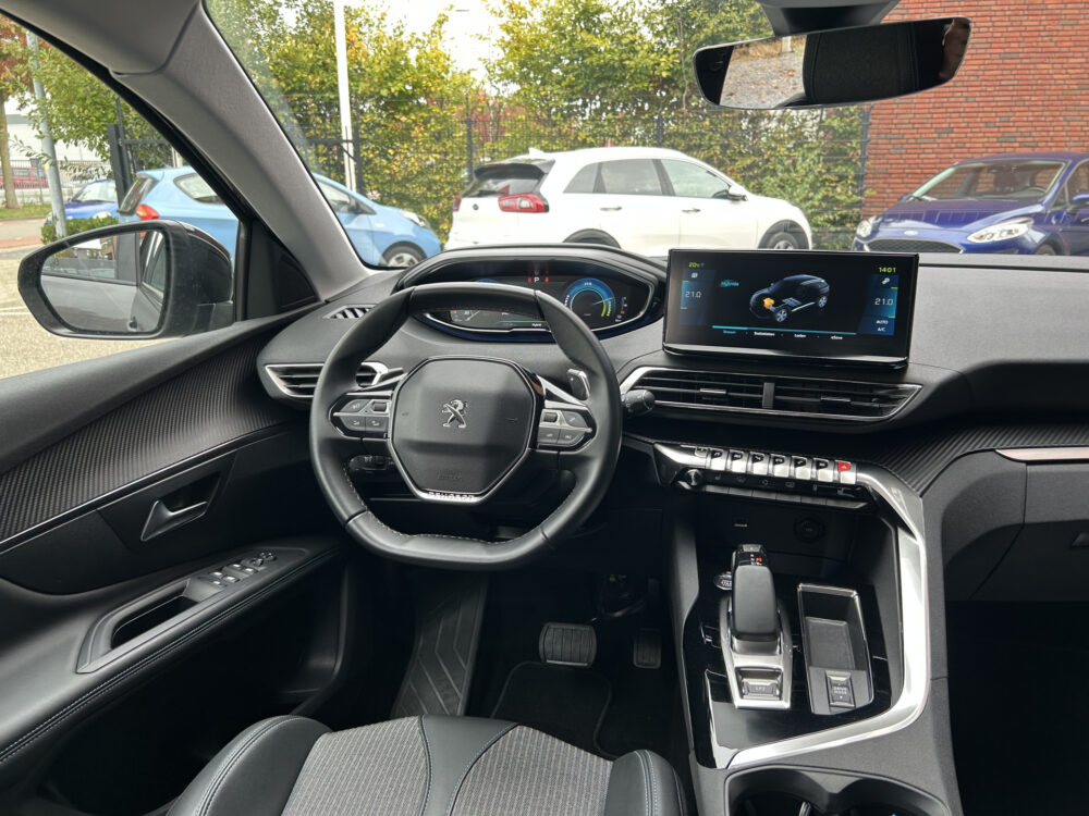 Peugeot 3008 1.6 HYbrid 225 Allure 1e Eigenaar / 33.000 KM!! // NAVI // CLIMA // CRUISE // STOELVERWARMING // TREKHAAK // 7