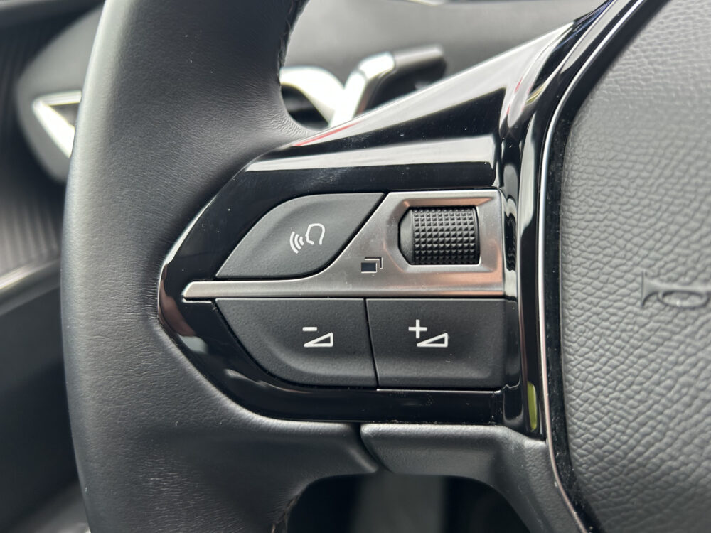 Peugeot 3008 1.6 HYbrid 225 Allure 1e Eigenaar / 33.000 KM!! // NAVI // CLIMA // CRUISE // STOELVERWARMING // TREKHAAK // 9