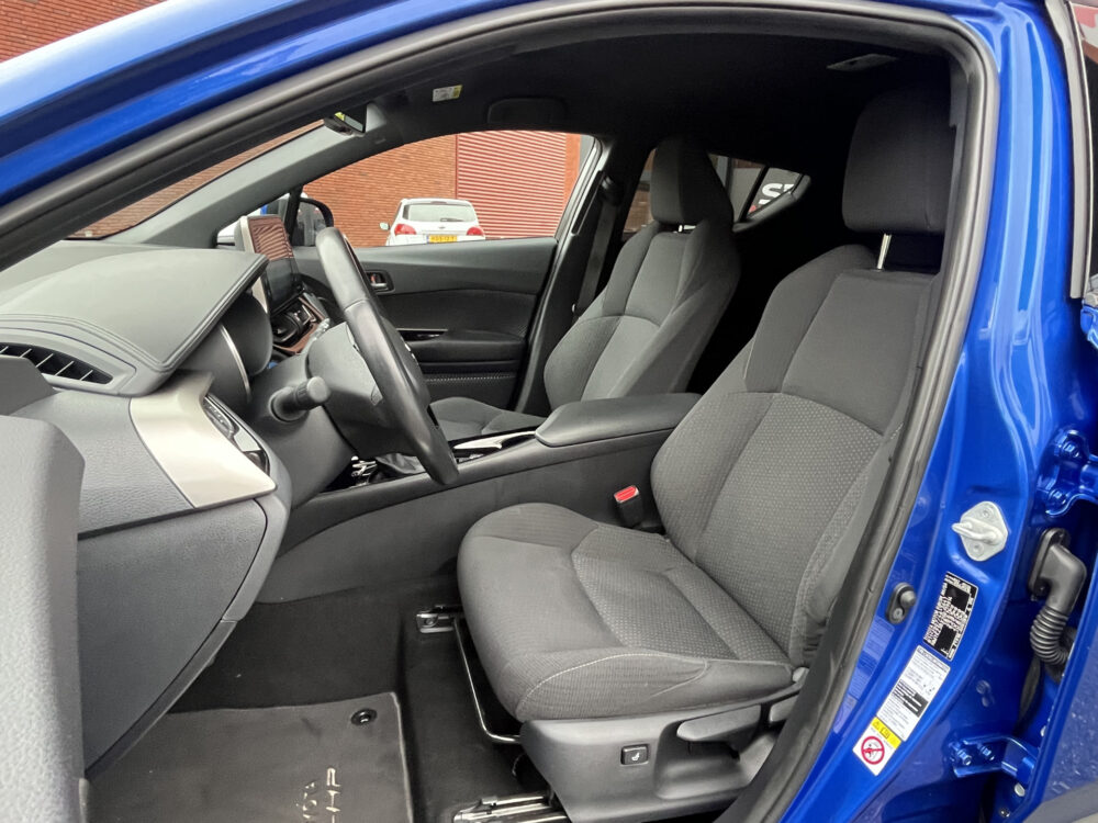 Toyota C-HR 1.8 Hybrid Style // DODEHOEK // KEYLESS // CAMERA+SENSOREN // ADAPT. CRUISE // Intelligent Park Assist // TREKHAAK // 10