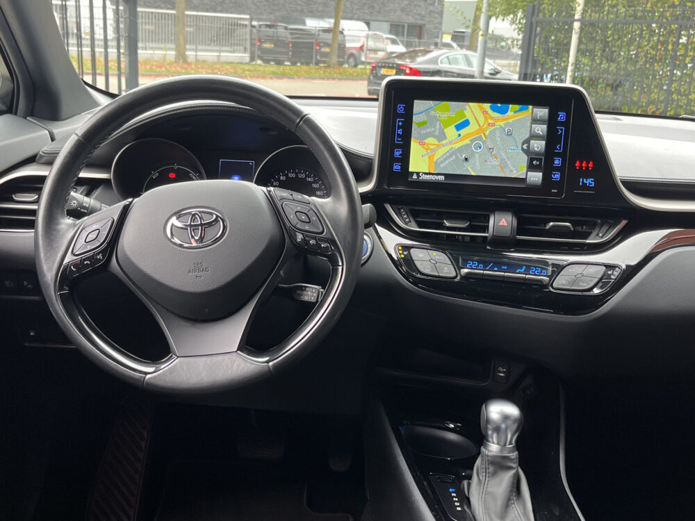 Toyota C-HR 1.8 Hybrid Style // DODEHOEK // KEYLESS // CAMERA+SENSOREN // ADAPT. CRUISE // Intelligent Park Assist // TREKHAAK // 12