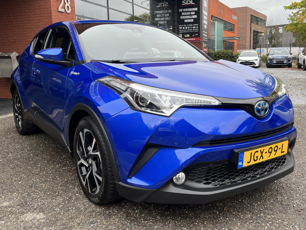Toyota C-HR 1.8 Hybrid Style // DODEHOEK // KEYLESS // CAMERA+SENSOREN // ADAPT. CRUISE // Intelligent Park Assist // TREKHAAK // 2