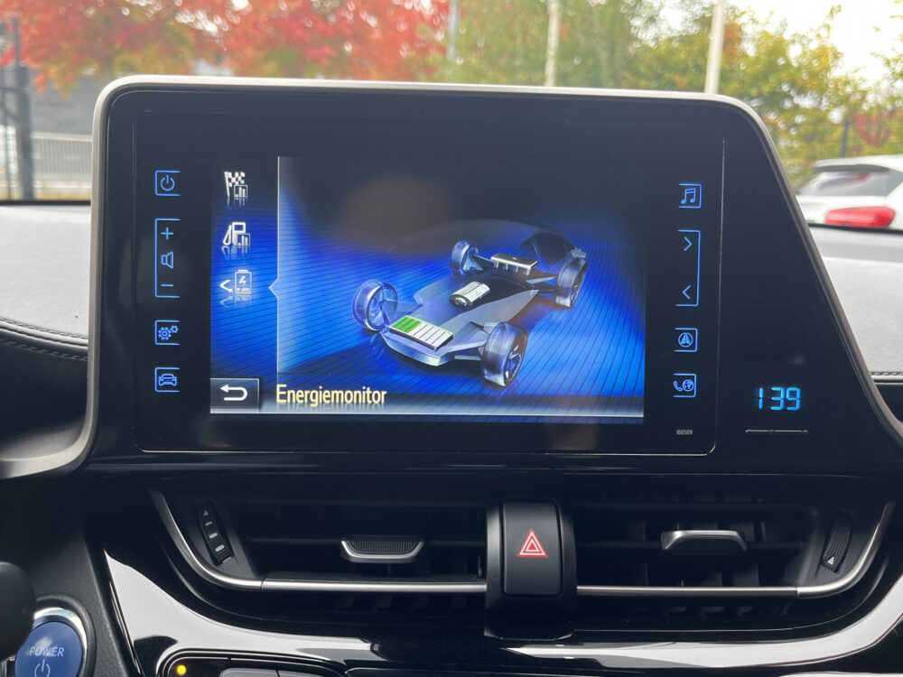 Toyota C-HR 1.8 Hybrid Style // DODEHOEK // KEYLESS // CAMERA+SENSOREN // ADAPT. CRUISE // Intelligent Park Assist // TREKHAAK // 20