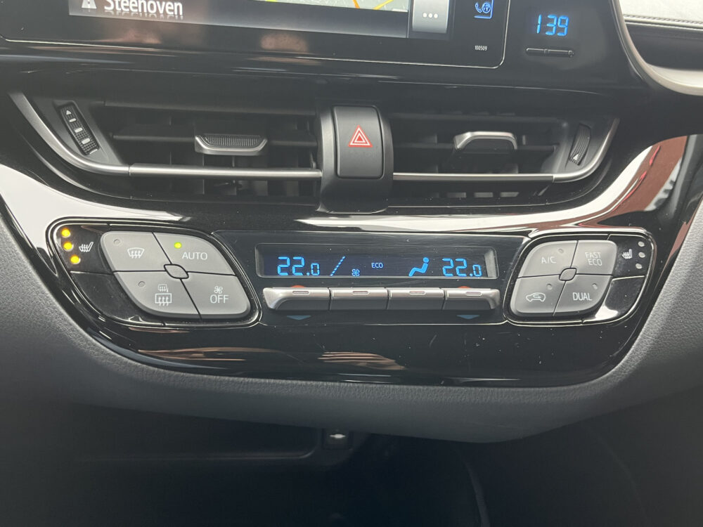 Toyota C-HR 1.8 Hybrid Style // DODEHOEK // KEYLESS // CAMERA+SENSOREN // ADAPT. CRUISE // Intelligent Park Assist // TREKHAAK // 22