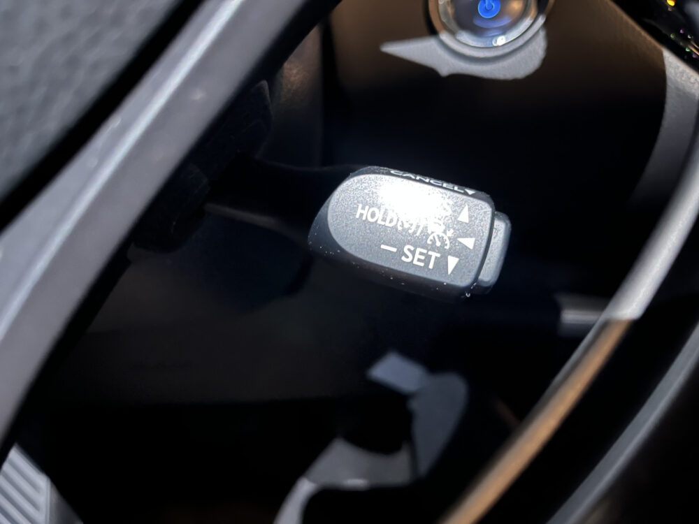 Toyota C-HR 1.8 Hybrid Style // DODEHOEK // KEYLESS // CAMERA+SENSOREN // ADAPT. CRUISE // Intelligent Park Assist // TREKHAAK // 24