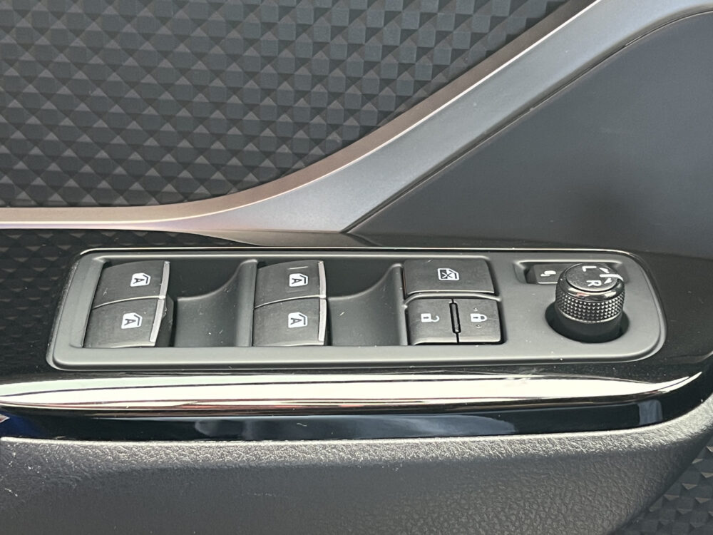 Toyota C-HR 1.8 Hybrid Style // DODEHOEK // KEYLESS // CAMERA+SENSOREN // ADAPT. CRUISE // Intelligent Park Assist // TREKHAAK // 25