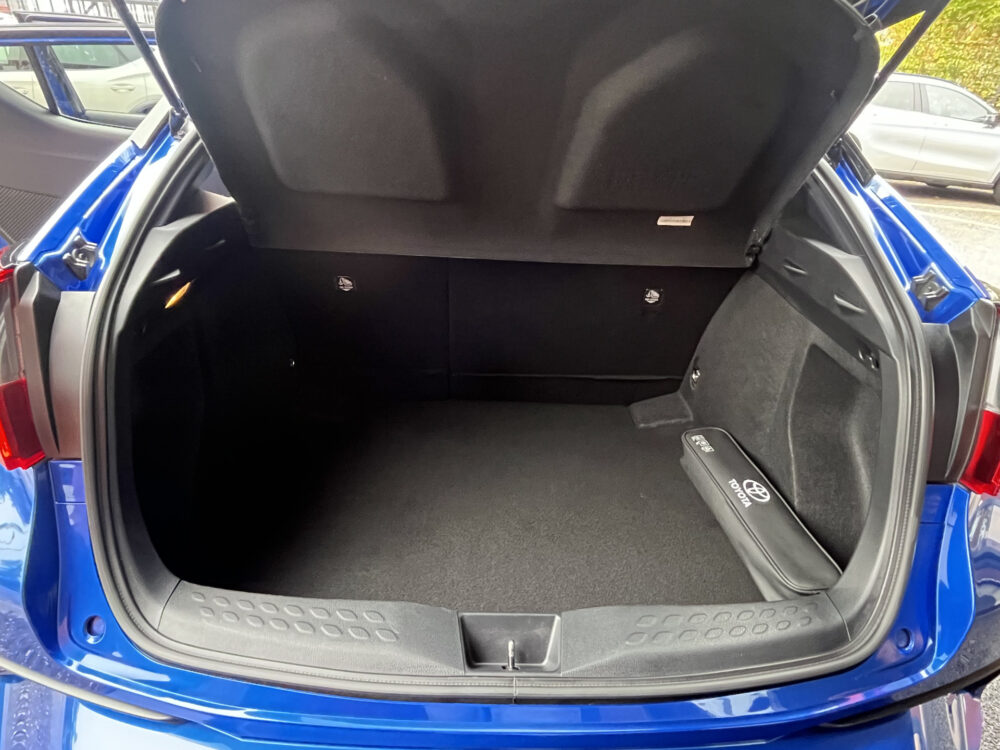 Toyota C-HR 1.8 Hybrid Style // DODEHOEK // KEYLESS // CAMERA+SENSOREN // ADAPT. CRUISE // Intelligent Park Assist // TREKHAAK // 32