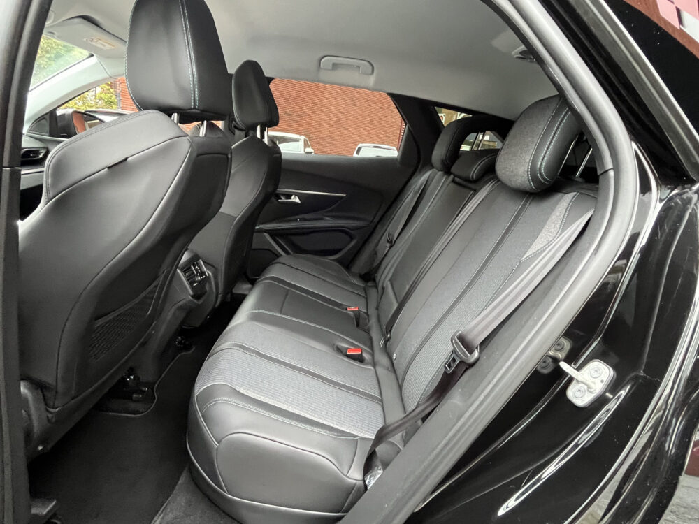 Peugeot 3008 1.6 HYbrid 225 Allure 1e Eigenaar / 29.000 KM!! // DODEHOEK // KEYLESS // CAMERA+SENSOREN // STOELVERWARMING // AFN. TREKHAAK // 12