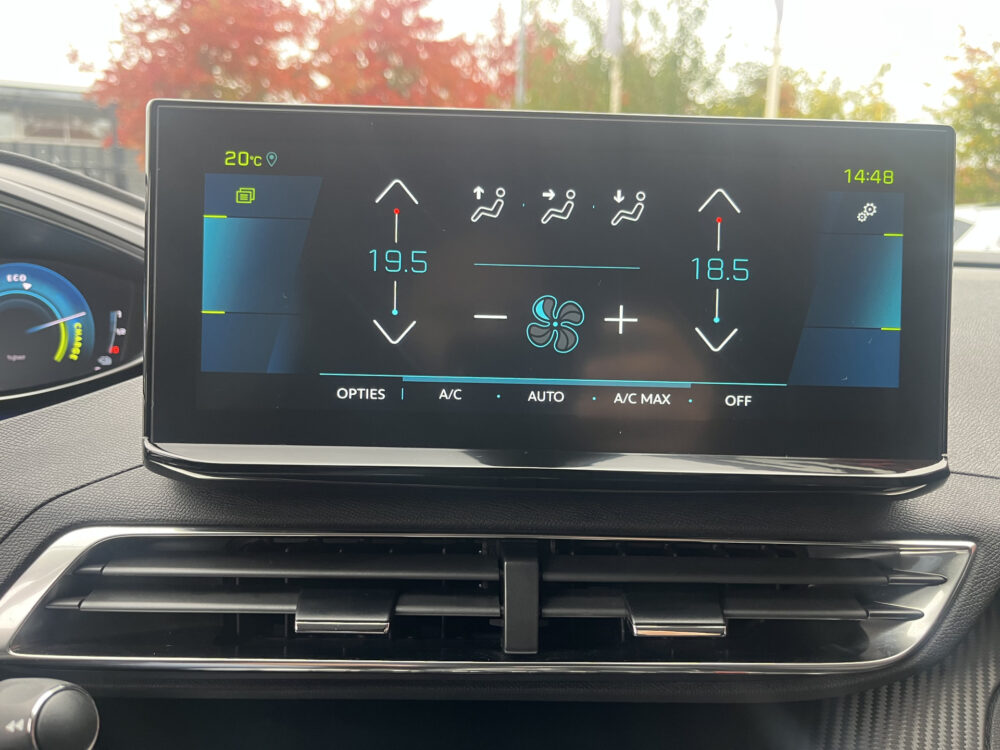 Peugeot 3008 1.6 HYbrid 225 Allure 1e Eigenaar / 29.000 KM!! // DODEHOEK // KEYLESS // CAMERA+SENSOREN // STOELVERWARMING // AFN. TREKHAAK // 18