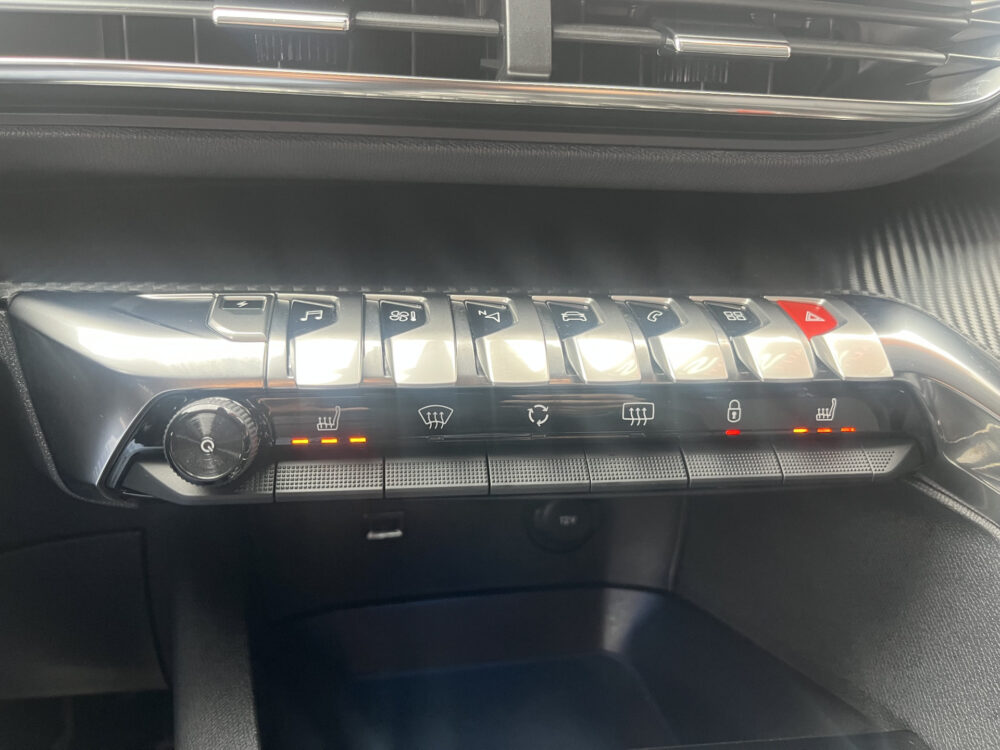 Peugeot 3008 1.6 HYbrid 225 Allure 1e Eigenaar / 29.000 KM!! // DODEHOEK // KEYLESS // CAMERA+SENSOREN // STOELVERWARMING // AFN. TREKHAAK // 25