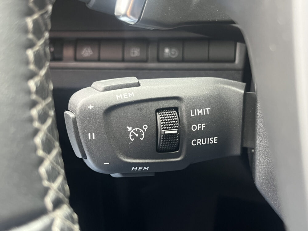 Peugeot 3008 1.6 HYbrid 225 Allure 1e Eigenaar / 29.000 KM!! // DODEHOEK // KEYLESS // CAMERA+SENSOREN // STOELVERWARMING // AFN. TREKHAAK // 27