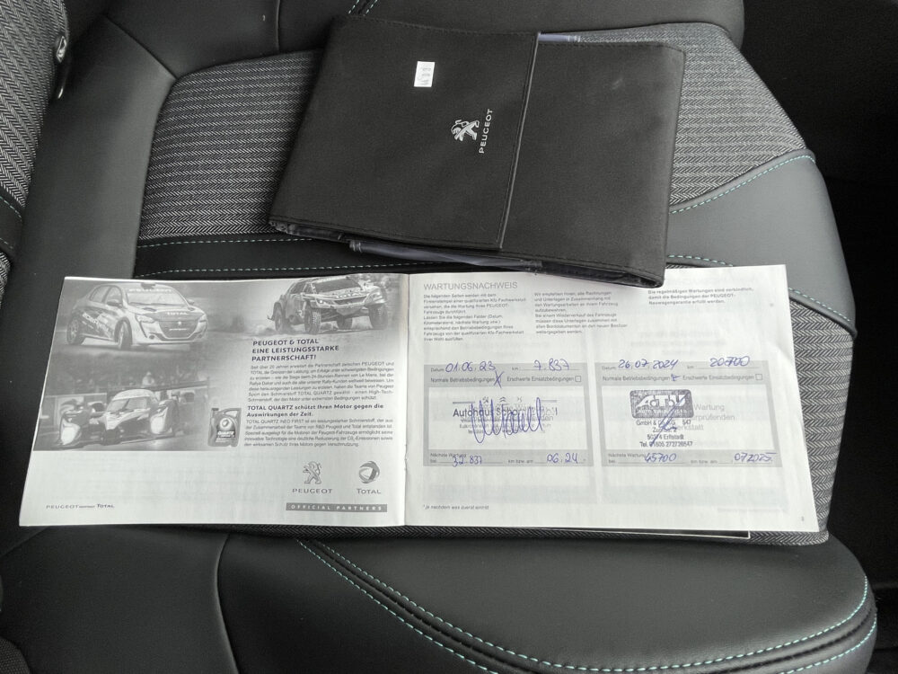 Peugeot 3008 1.6 HYbrid 225 Allure 1e Eigenaar / 29.000 KM!! // DODEHOEK // KEYLESS // CAMERA+SENSOREN // STOELVERWARMING // AFN. TREKHAAK // 35