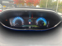 Peugeot 3008 1.6 HYbrid 225 Allure 1e Eigenaar / 29.000 KM!! // DODEHOEK // KEYLESS // CAMERA+SENSOREN // STOELVERWARMING // AFN. TREKHAAK // 61