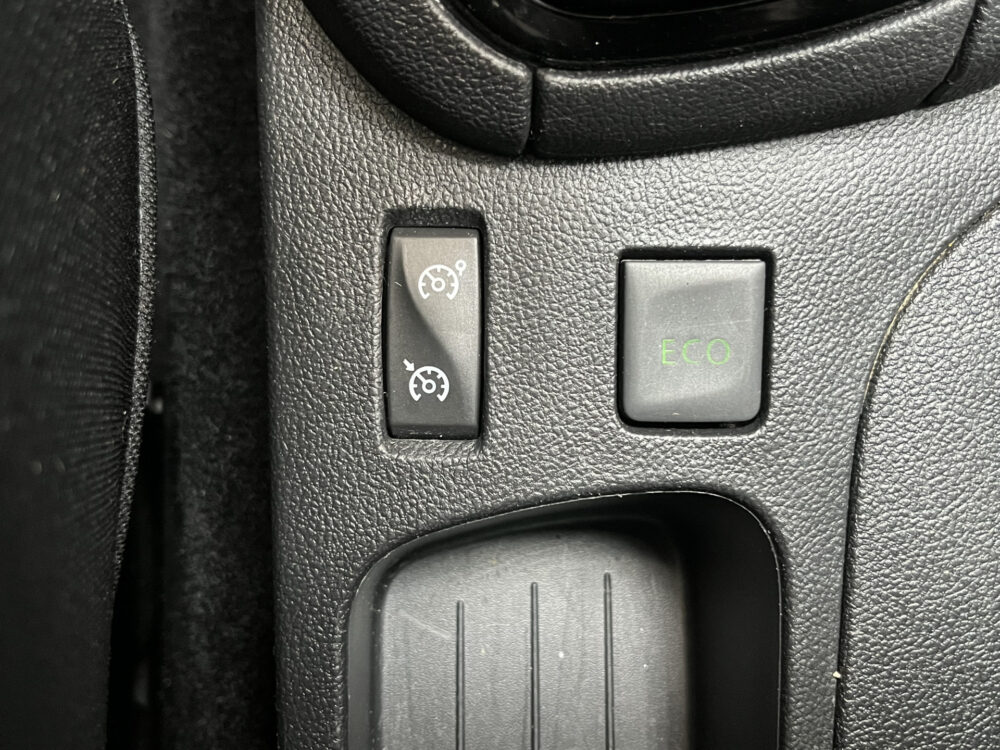 Renault Clio 0.9 TCe Limited // NAVI // PDC // AIRCO // KEY LESS ENTRY // CRUISE // BLUETOOTH // 20