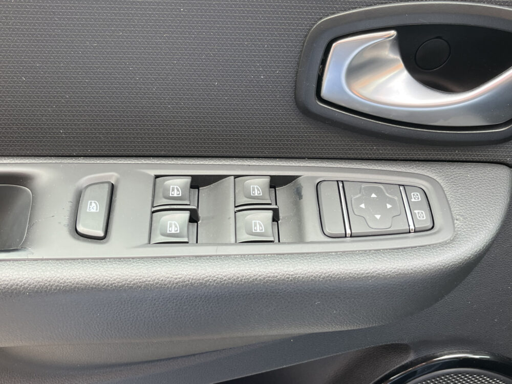 Renault Clio 0.9 TCe Limited // NAVI // PDC // AIRCO // KEY LESS ENTRY // CRUISE // BLUETOOTH // 23