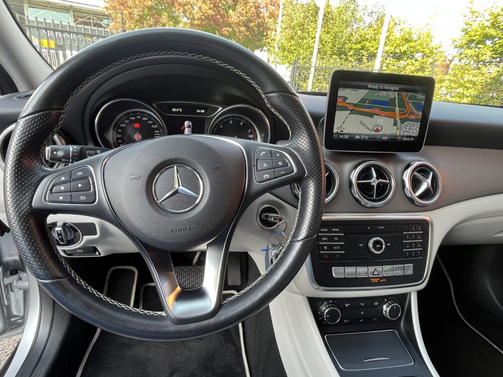 Mercedes-Benz GLA 180 Premium Night Pakket 51.000 KM!!! // FULL LED // NAVI // 360 CAMERA // ADAPTIV. CRUISE // PDC V+A // DAB // ELEK. KOFFERKLEP 11