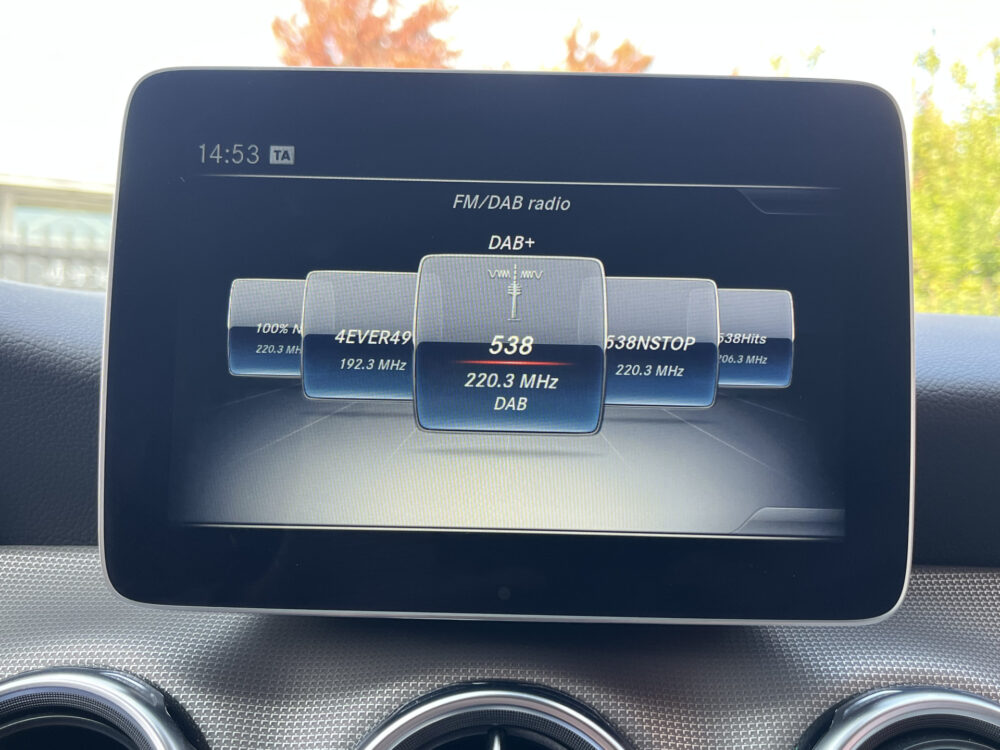 Mercedes-Benz GLA 180 Premium Night Pakket 51.000 KM!!! // FULL LED // NAVI // 360 CAMERA // ADAPTIV. CRUISE // PDC V+A // DAB // ELEK. KOFFERKLEP 15