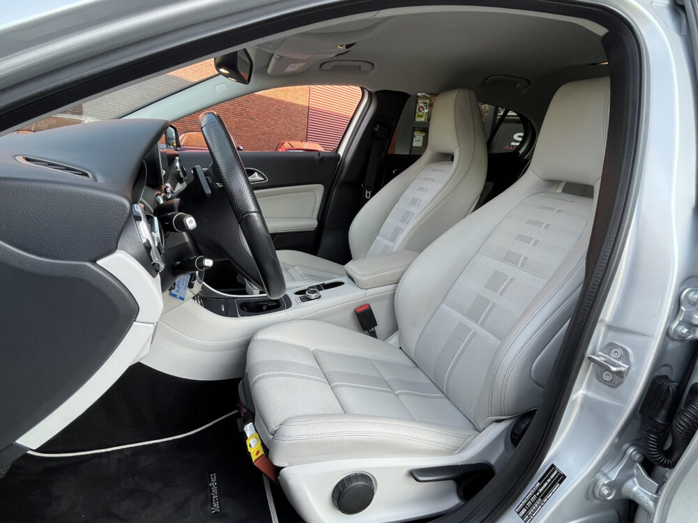Mercedes-Benz GLA 180 Premium Night Pakket 51.000 KM!!! // FULL LED // NAVI // 360 CAMERA // ADAPTIV. CRUISE // PDC V+A // DAB // ELEK. KOFFERKLEP 9