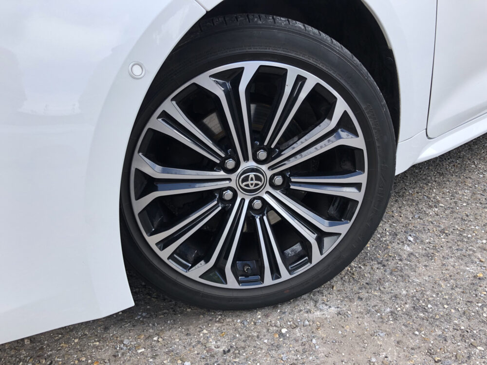 Toyota Corolla Touring Sports 2.0 Hybrid Style // FULL LED // DODEHOEK // KEYLESS // ADAPT. CRUISE // CLIMA // PDC // STUUR+STOELVERWARMING // 10