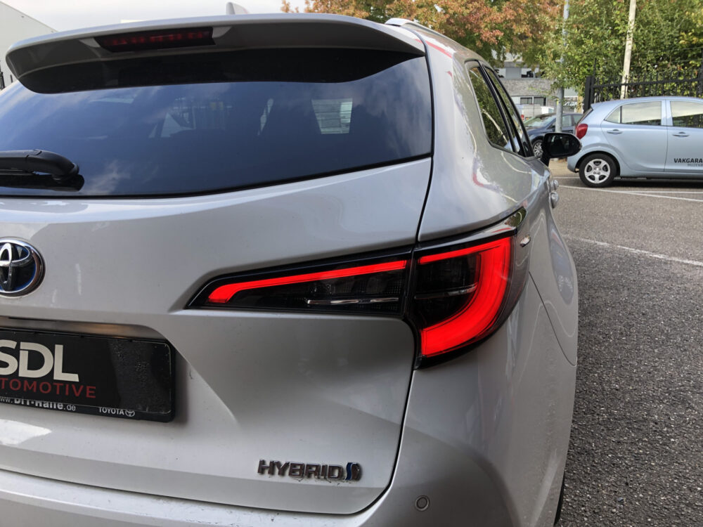 Toyota Corolla Touring Sports 2.0 Hybrid Style // FULL LED // DODEHOEK // KEYLESS // ADAPT. CRUISE // CLIMA // PDC // STUUR+STOELVERWARMING // 12