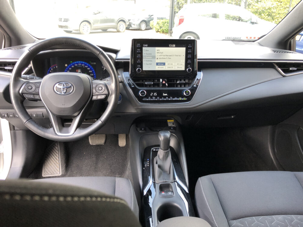 Toyota Corolla Touring Sports 2.0 Hybrid Style // FULL LED // DODEHOEK // KEYLESS // ADAPT. CRUISE // CLIMA // PDC // STUUR+STOELVERWARMING // 16