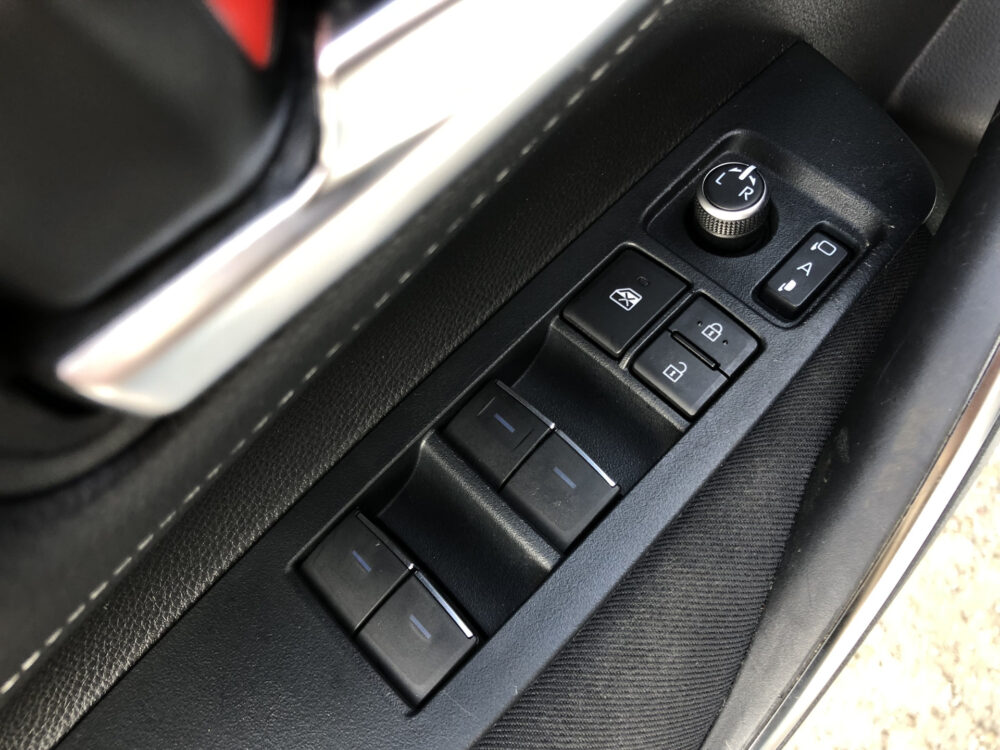 Toyota Corolla Touring Sports 2.0 Hybrid Style // FULL LED // DODEHOEK // KEYLESS // ADAPT. CRUISE // CLIMA // PDC // STUUR+STOELVERWARMING // 17