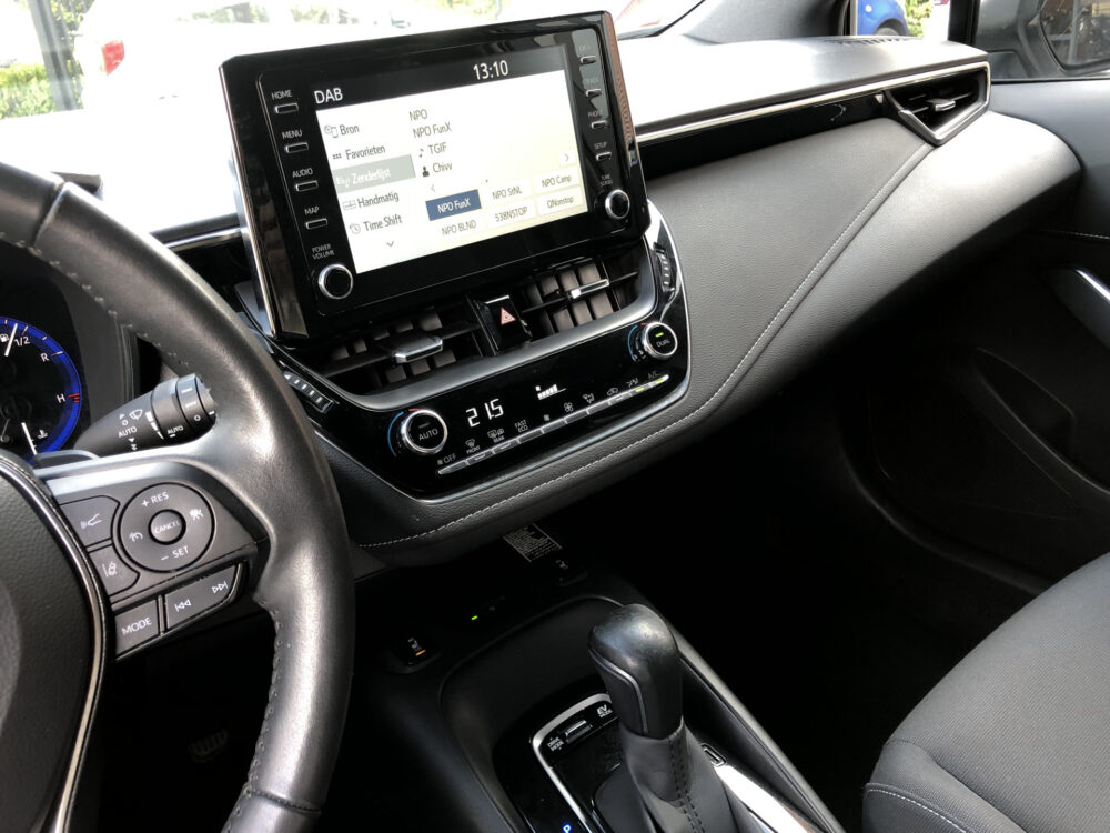 Toyota Corolla Touring Sports 2.0 Hybrid Style // FULL LED // DODEHOEK // KEYLESS // ADAPT. CRUISE // CLIMA // PDC // STUUR+STOELVERWARMING // 25