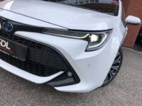 Toyota Corolla Touring Sports 2.0 Hybrid Style // FULL LED // DODEHOEK // KEYLESS // ADAPT. CRUISE // CLIMA // PDC // STUUR+STOELVERWARMING // 43