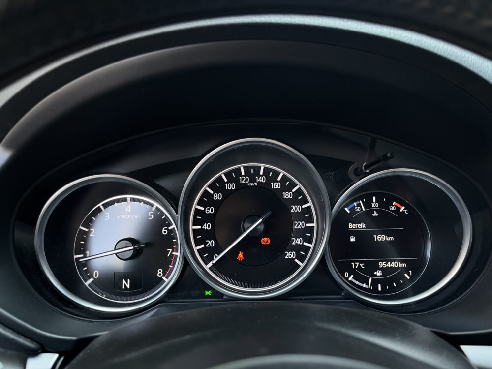 Mazda CX-5 2.0 SkyActiv-G 165 Luxury // FULL LED // 360 CAMERA+SENSOREN // HUD DISPLAY // DODEHOEK // NAVI // STUUR+STOELVERWARMING // ELEK 34