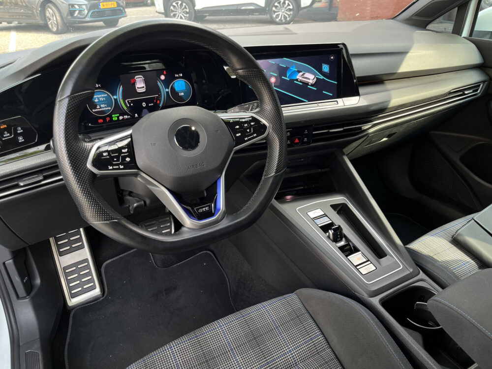 Volkswagen Golf 1.4 eHybrid GTE // VIRTUAL COCKPIT // NAVI+CARPLAY // PDC V+A // FULL LED // CLIMA // 32