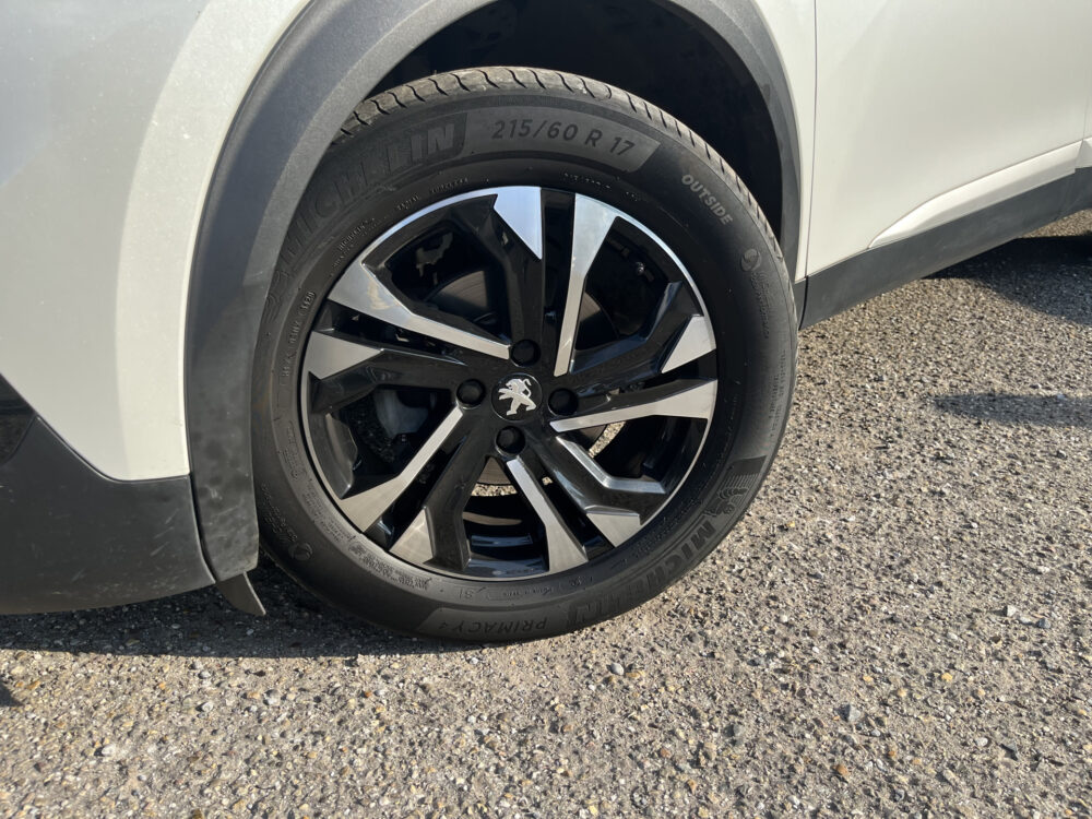 Peugeot 2008 1.2 PureTech GT-Line // SCHUIF-KANTELDAK // FULL LED // LEDER // ELEK.STOELEN+MEMORY // NAVI+CARPLAY // CAMERA // 3D COCKPIT // 10