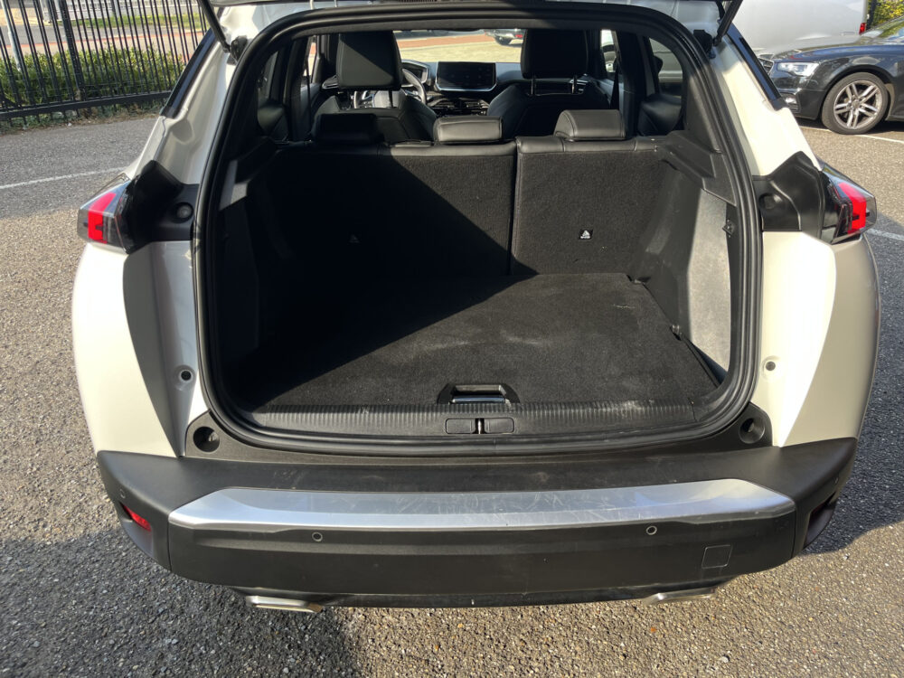 Peugeot 2008 1.2 PureTech GT-Line // SCHUIF-KANTELDAK // FULL LED // LEDER // ELEK.STOELEN+MEMORY // NAVI+CARPLAY // CAMERA // 3D COCKPIT // 12