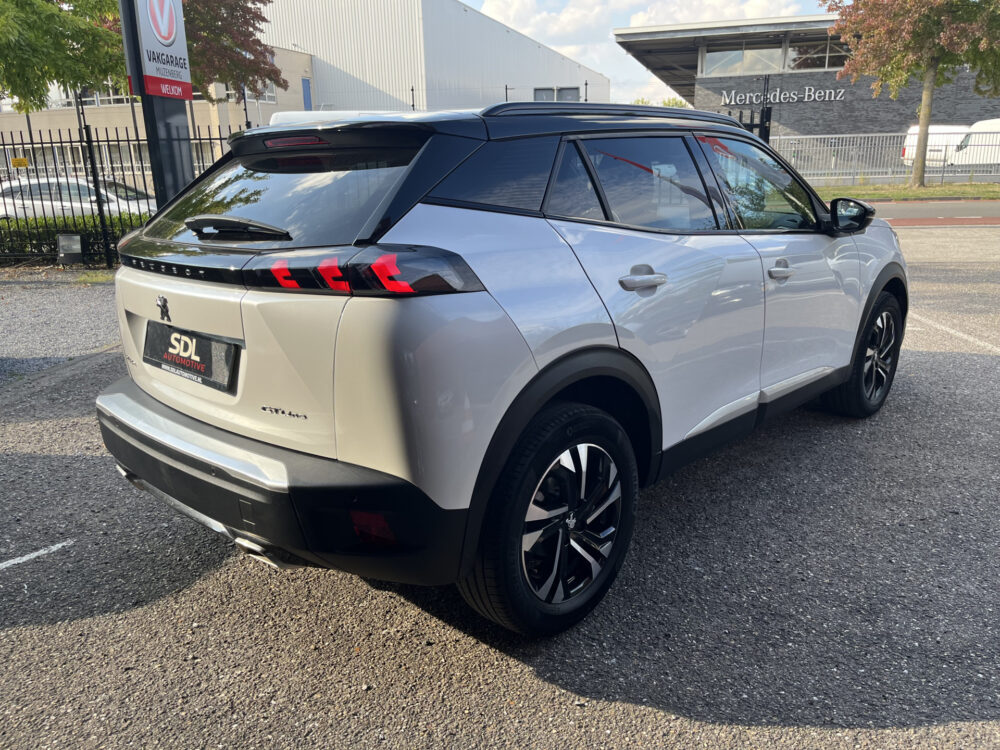 Peugeot 2008 1.2 PureTech GT-Line // SCHUIF-KANTELDAK // FULL LED // LEDER // ELEK.STOELEN+MEMORY // NAVI+CARPLAY // CAMERA // 3D COCKPIT // 5