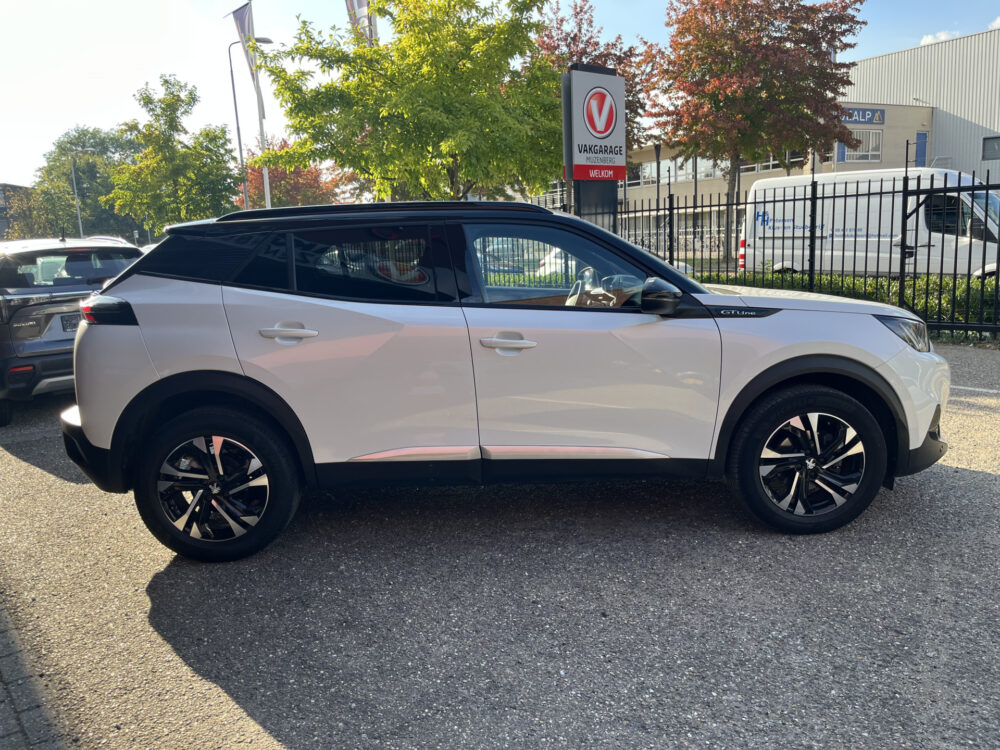 Peugeot 2008 1.2 PureTech GT-Line // SCHUIF-KANTELDAK // FULL LED // LEDER // ELEK.STOELEN+MEMORY // NAVI+CARPLAY // CAMERA // 3D COCKPIT // 6