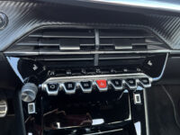 Peugeot 2008 1.2 PureTech GT-Line // SCHUIF-KANTELDAK // FULL LED // LEDER // ELEK.STOELEN+MEMORY // NAVI+CARPLAY // CAMERA // 3D COCKPIT // 64