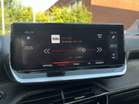 Peugeot 2008 1.2 PureTech GT-Line // SCHUIF-KANTELDAK // FULL LED // LEDER // ELEK.STOELEN+MEMORY // NAVI+CARPLAY // CAMERA // 3D COCKPIT // 66