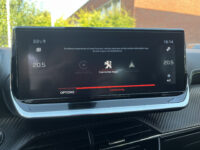 Peugeot 2008 1.2 PureTech GT-Line // SCHUIF-KANTELDAK // FULL LED // LEDER // ELEK.STOELEN+MEMORY // NAVI+CARPLAY // CAMERA // 3D COCKPIT // 69