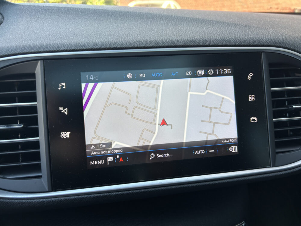 Peugeot 308 1.2 PureTech Blue Lease Executive PERFECT ONDERHOUDEN!! // NAVI + CARPLAY // PANO-DAK // CLIMA // PDC V+A // TREKHAAK!! 18