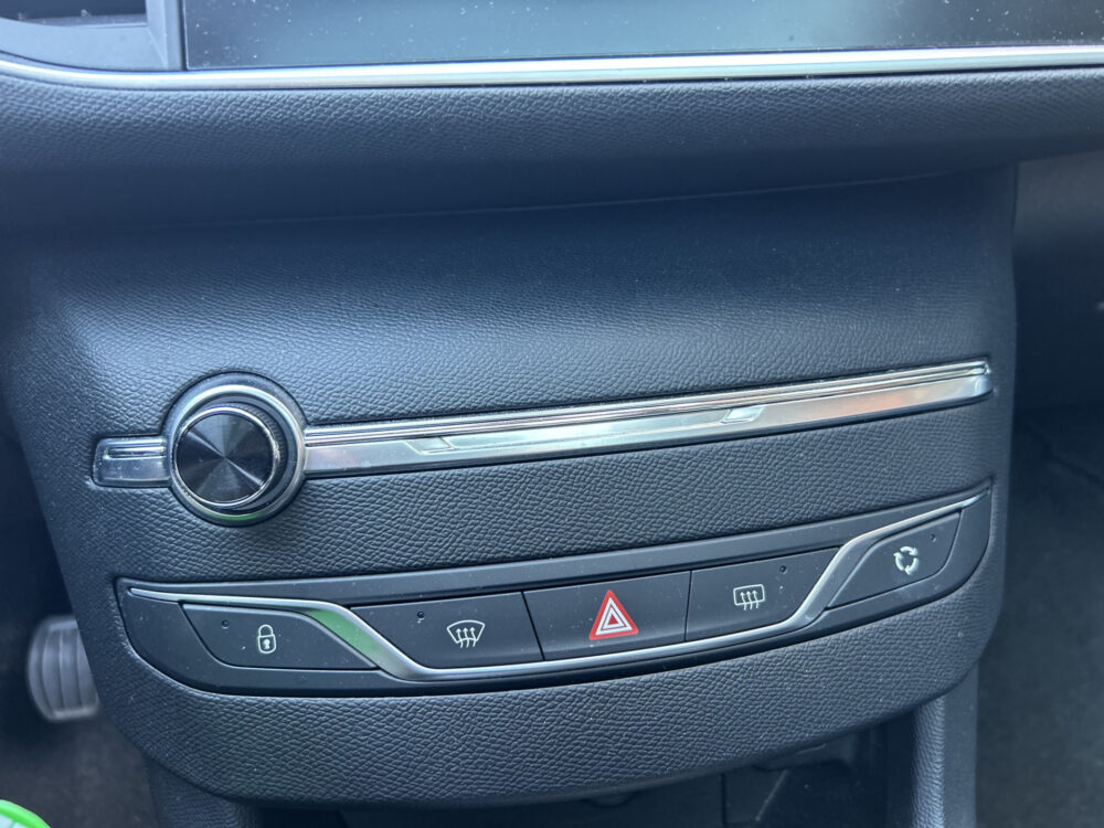 Peugeot 308 1.2 PureTech Blue Lease Executive PERFECT ONDERHOUDEN!! // NAVI + CARPLAY // PANO-DAK // CLIMA // PDC V+A // TREKHAAK!! 22