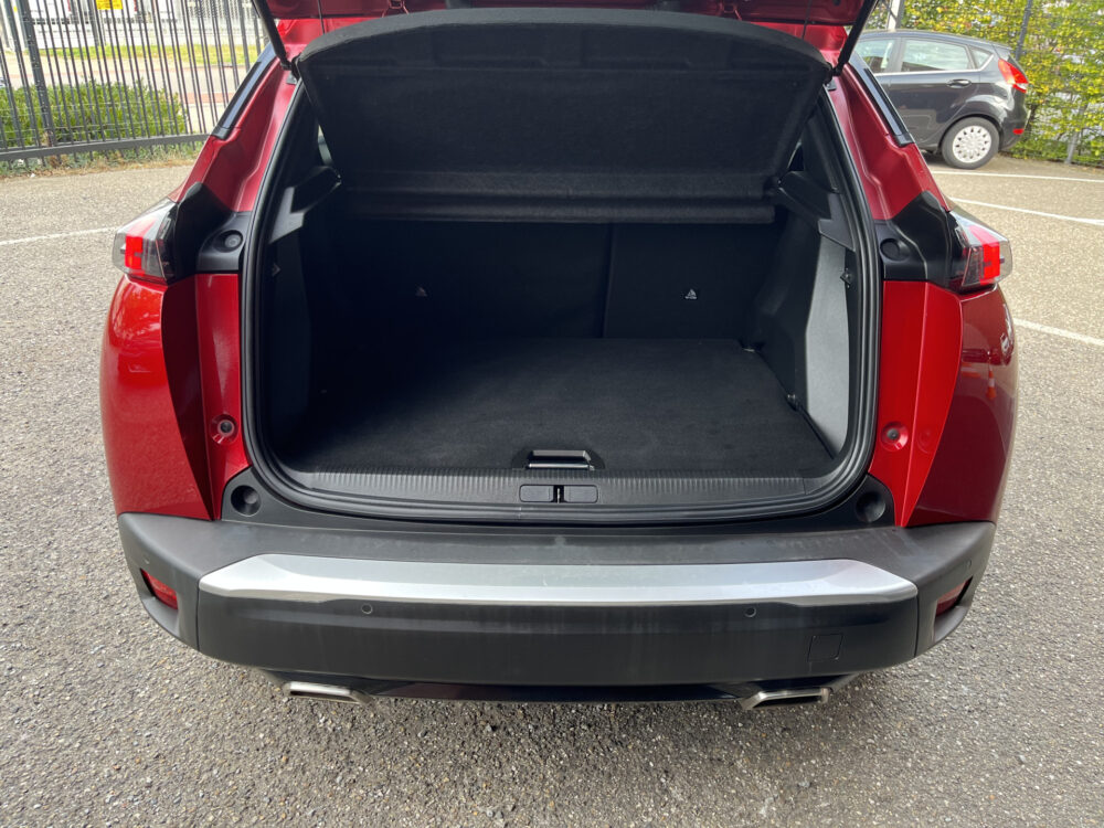 Peugeot 2008 1.2 PureTech Allure 131PK! // 3D COCKPIT // LED // CLIMA // CAMERA+SENSOREN // NAVI+CARPLAY // 12