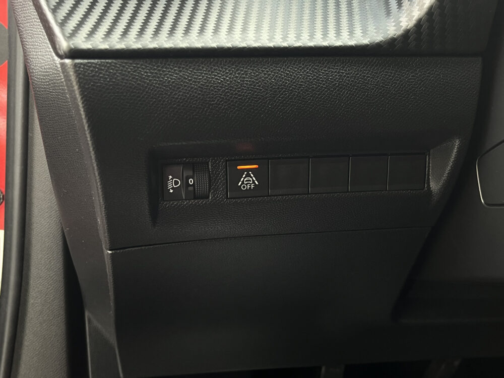 Peugeot 2008 1.2 PureTech Allure 131PK! // 3D COCKPIT // LED // CLIMA // CAMERA+SENSOREN // NAVI+CARPLAY // 17