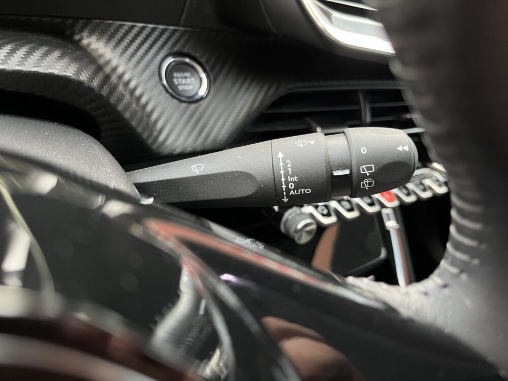Peugeot 2008 1.2 PureTech Allure 131PK! // 3D COCKPIT // LED // CLIMA // CAMERA+SENSOREN // NAVI+CARPLAY // 21