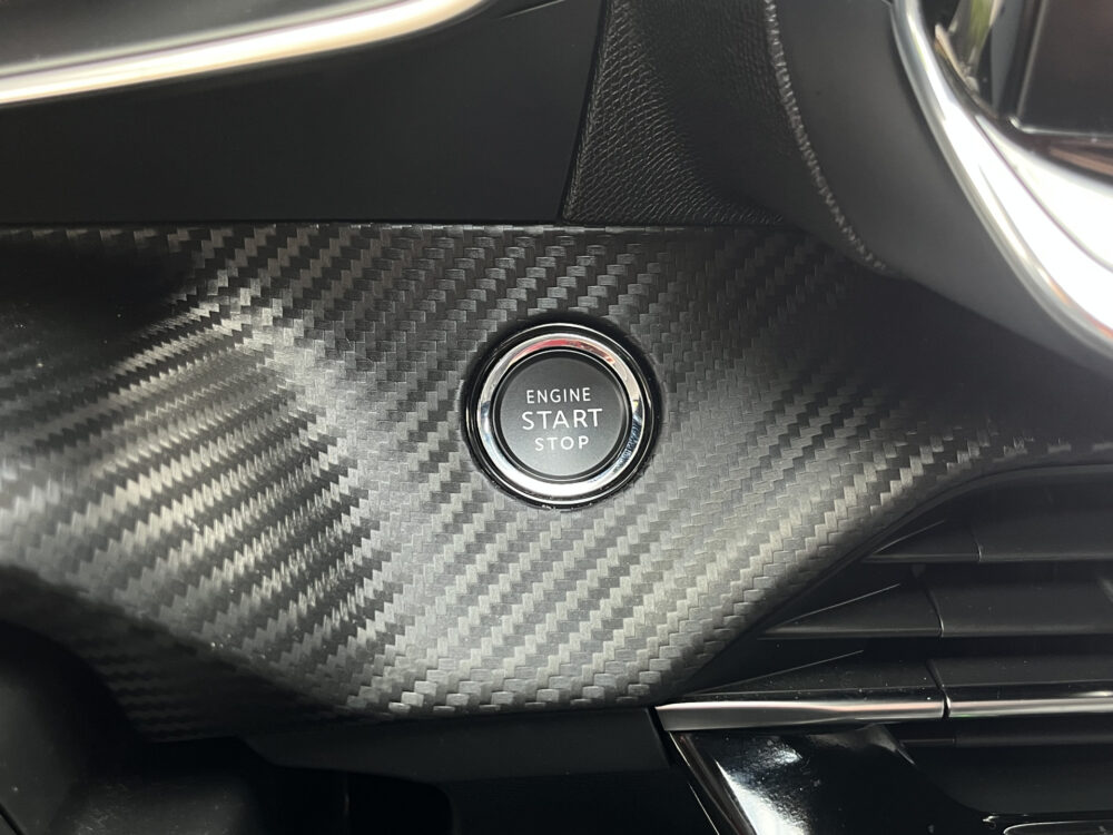Peugeot 2008 1.2 PureTech Allure 131PK! // 3D COCKPIT // LED // CLIMA // CAMERA+SENSOREN // NAVI+CARPLAY // 22